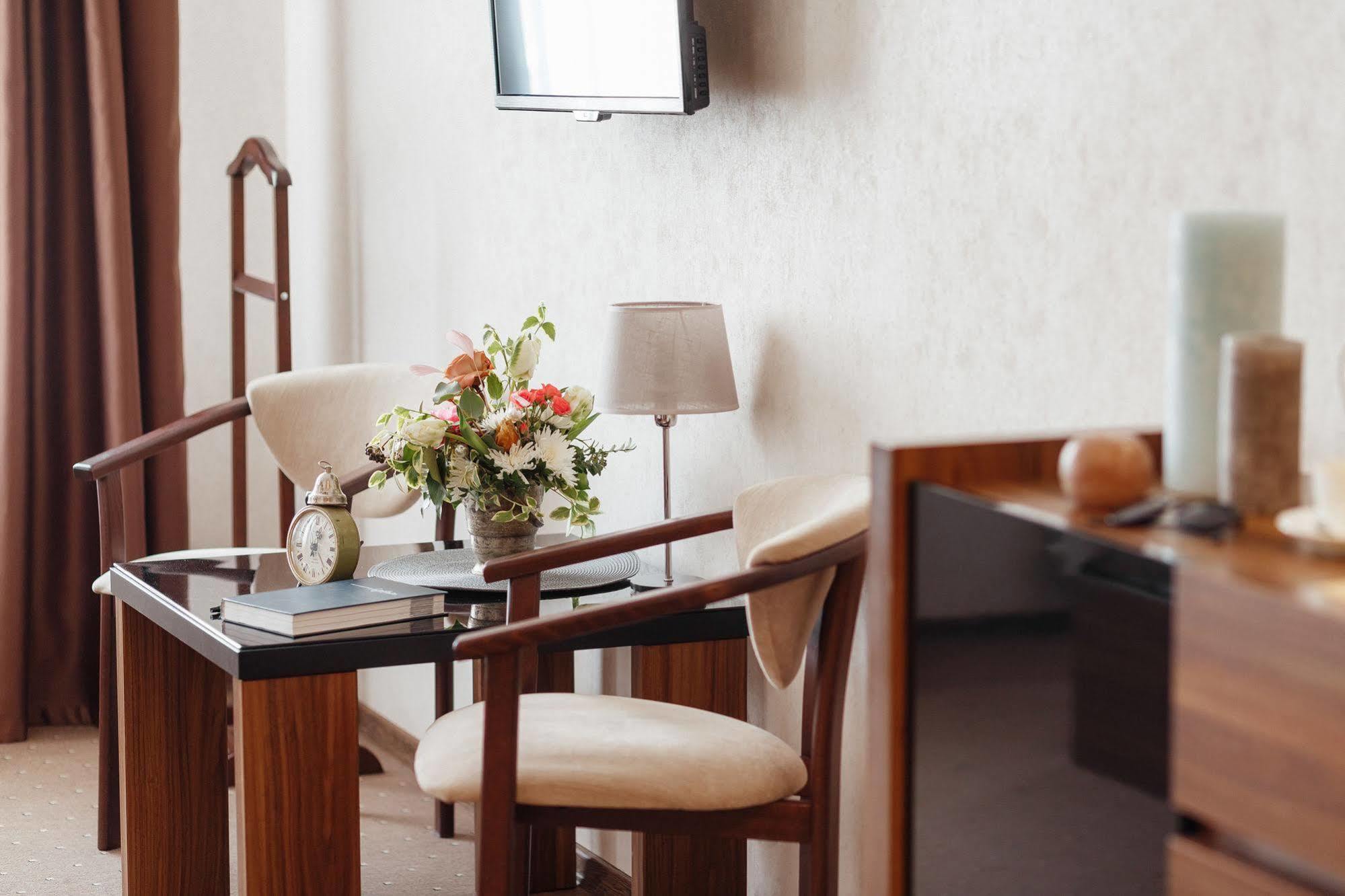 Noname Hotel Odessa Екстериор снимка